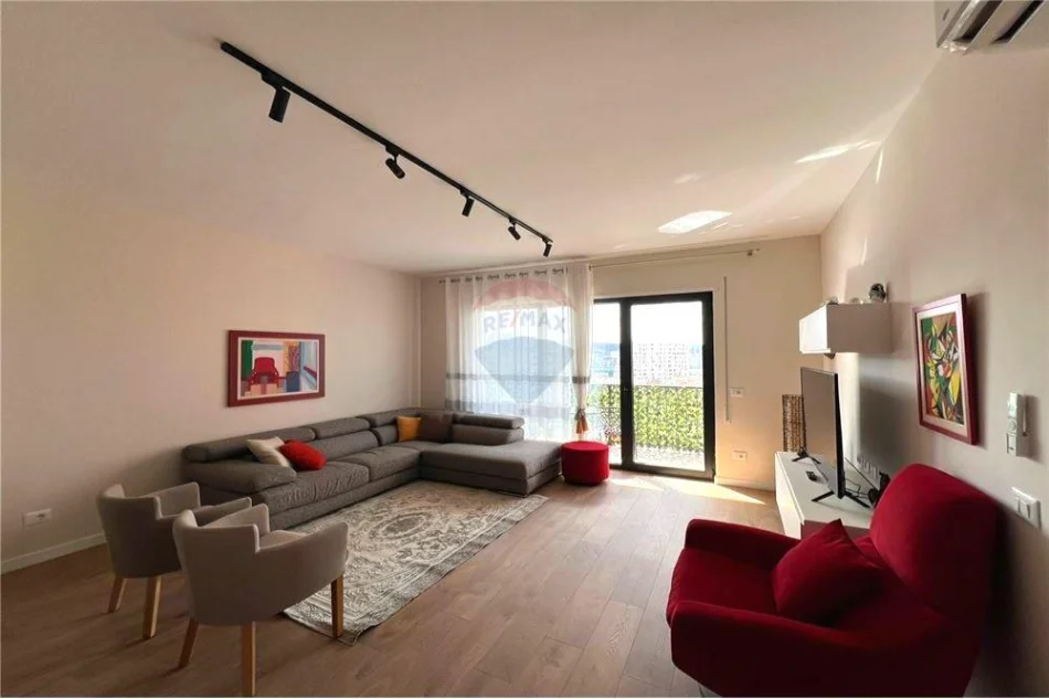Tirane, jepet me qera apartament 2+1+Ballkon Kati 8, 105 m² 1.000 € (Rruga Myslym Shyri)