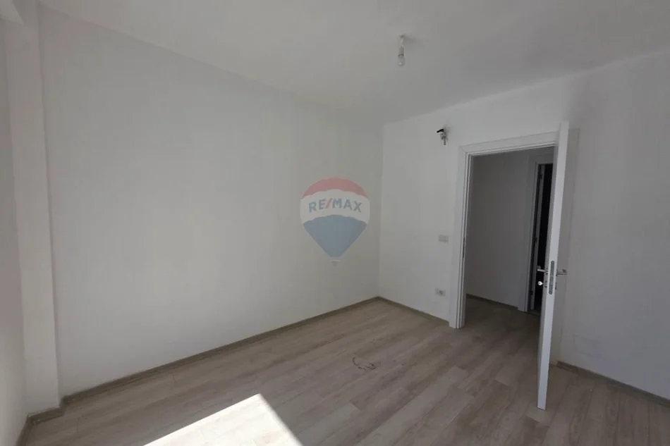 Tirane, jepet me qera apartament 2+1+Ballkon , 112 m² 320 € 