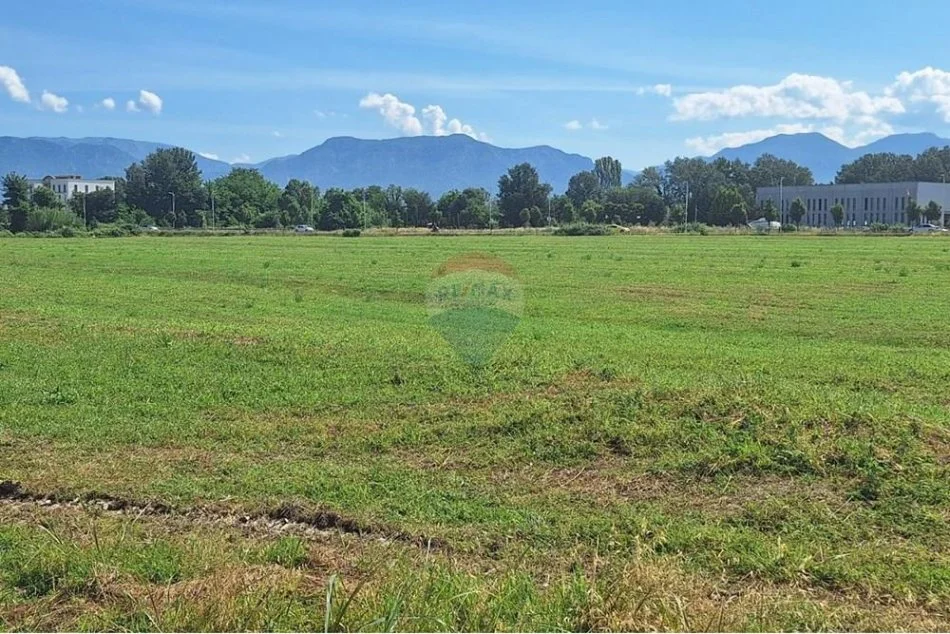 Tirane, shitet toke , 7.000 m² 525.000 € (Berxulle - Zonë Industriale, Autostrada Tiranë Durrës, Tiranë(ID: 530411012-85)