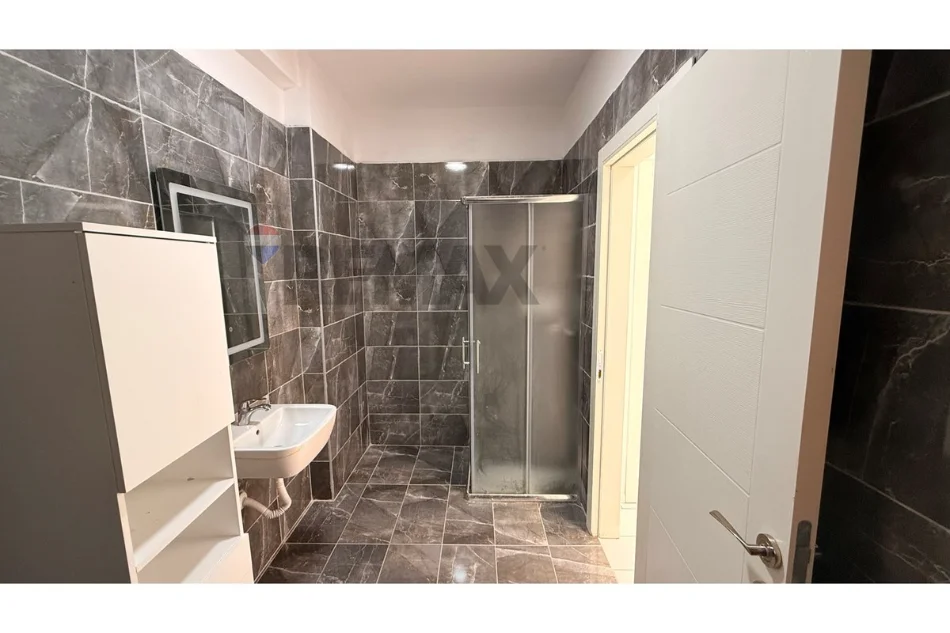 Tirane, jepet me qera apartament 1+1 , (Bulevardi i Ri)