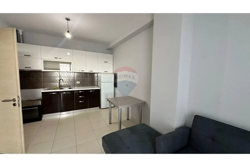 Tirane, jepet me qera apartament 1+1+Ballkon , 70 m² 400 € (Fresk)