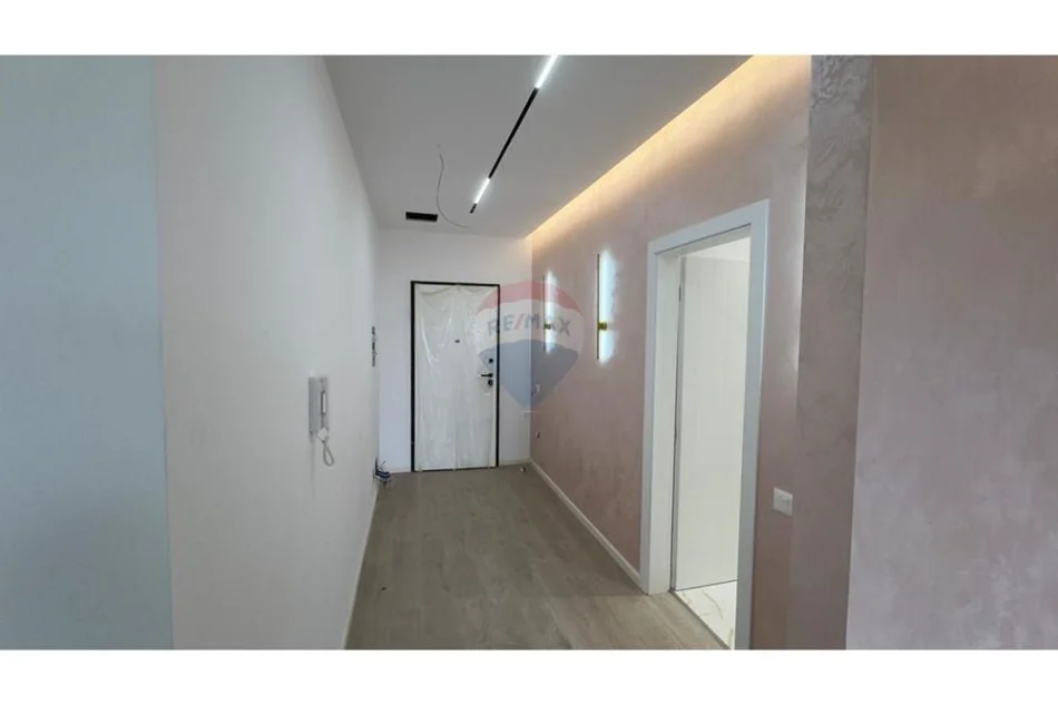 Tirane, jepet me qera zyre , 