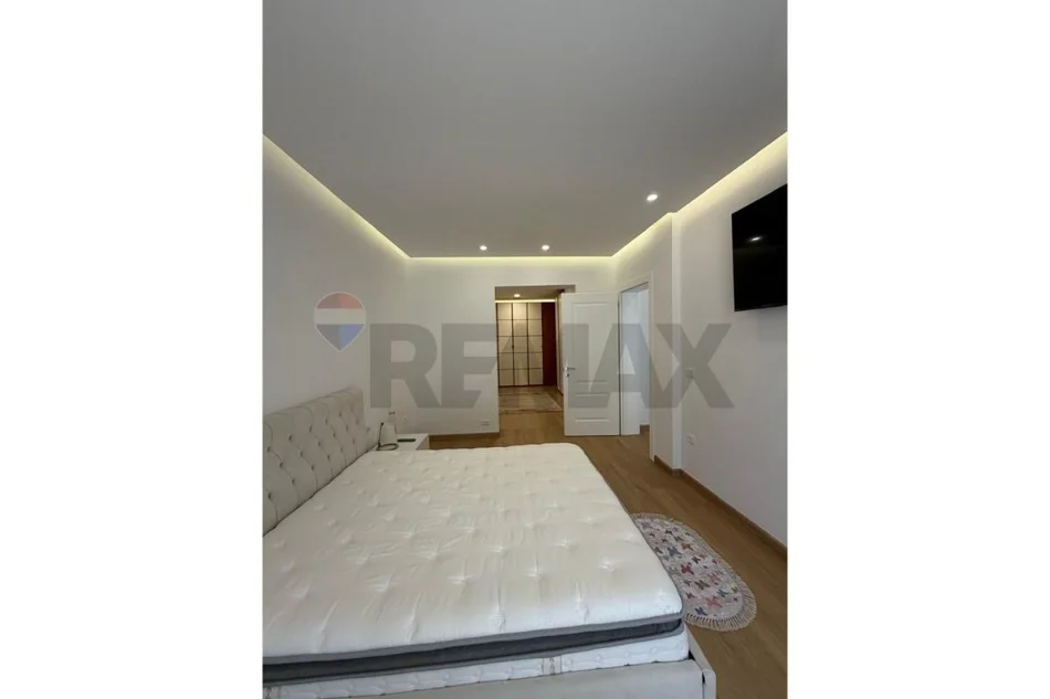 Tirane, jap me qera apartament 1+1+Ballkon Kati 3, 75 m² 850 € (Garda- Ish Blloku)