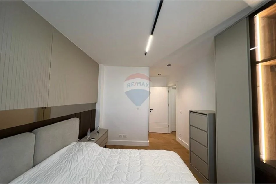 Tirane, jepet me qera apartament 2+1+Ballkon , 118 m² 2.200 € (Lake View)