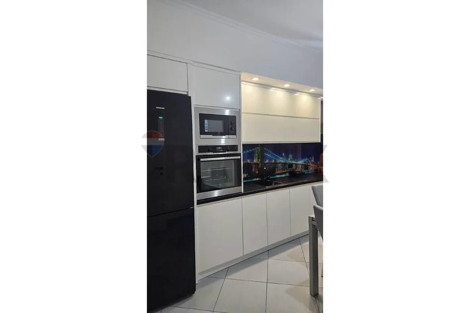 Tirane, jepet me qera apartament , 641 € 