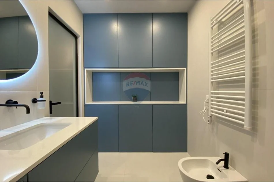 Tirane, jepet me qera apartament 1+1 , 87 m² 900 € (Rezidenca Foleja e Gjelber)