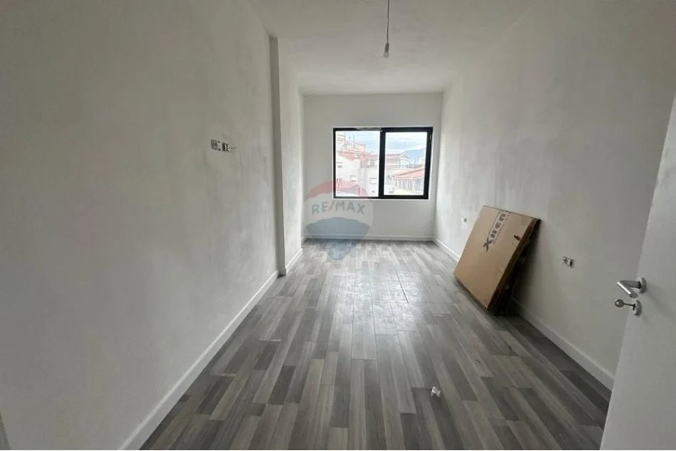 Tirane, jepet me qera apartament 1+1 , 70 m² 700 € (Vasil Shanto)