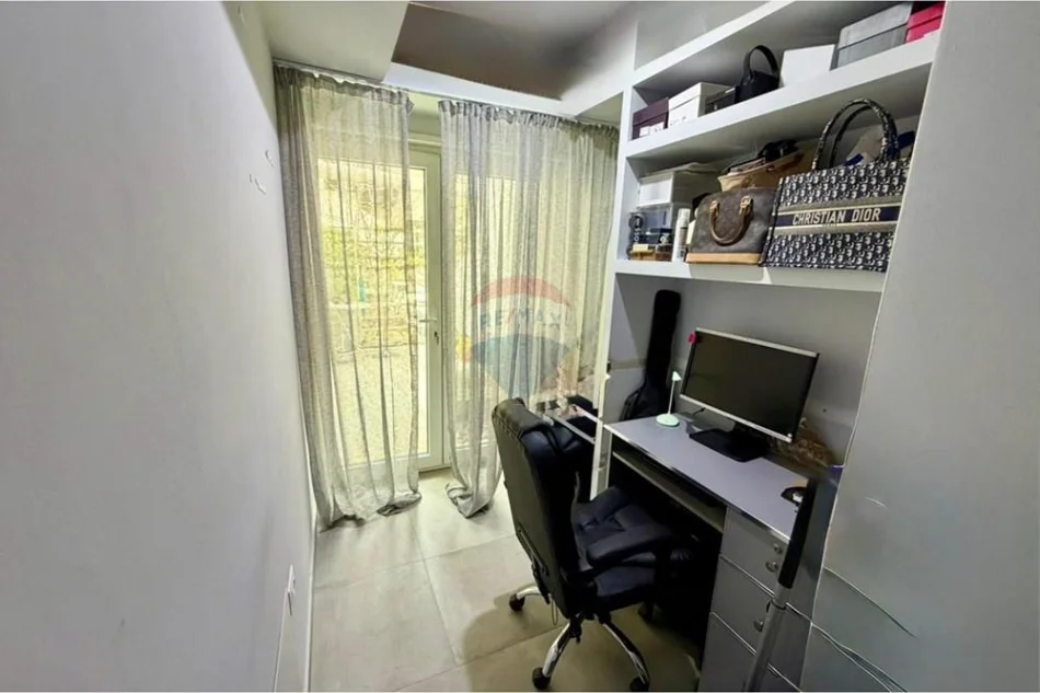 Tirane, shitet apartament 1+1+Ballkon Kati 1, 175.000 € (Kodra e Diellit 2)