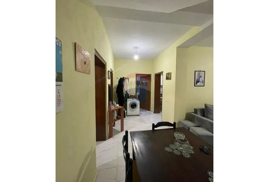 Tirane, shitet Vile , 500 m² 400.000 € 