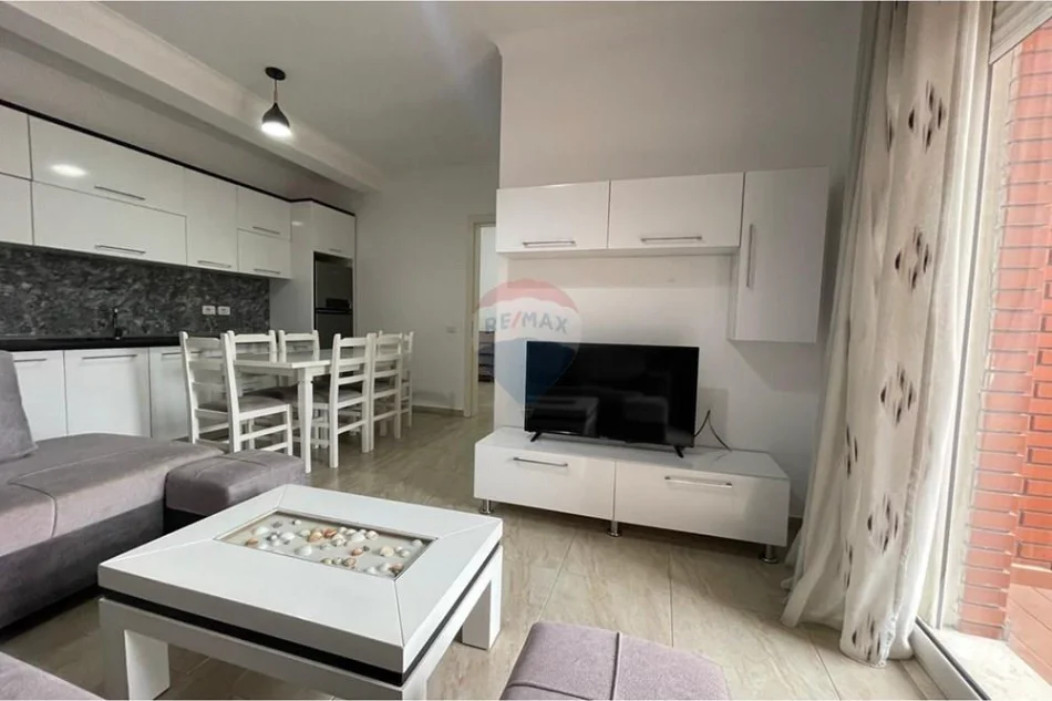 Tirane, jepet me qera apartament 1+1 Kati 3, 52 m² 550 € (Fusha e Aviacionit)