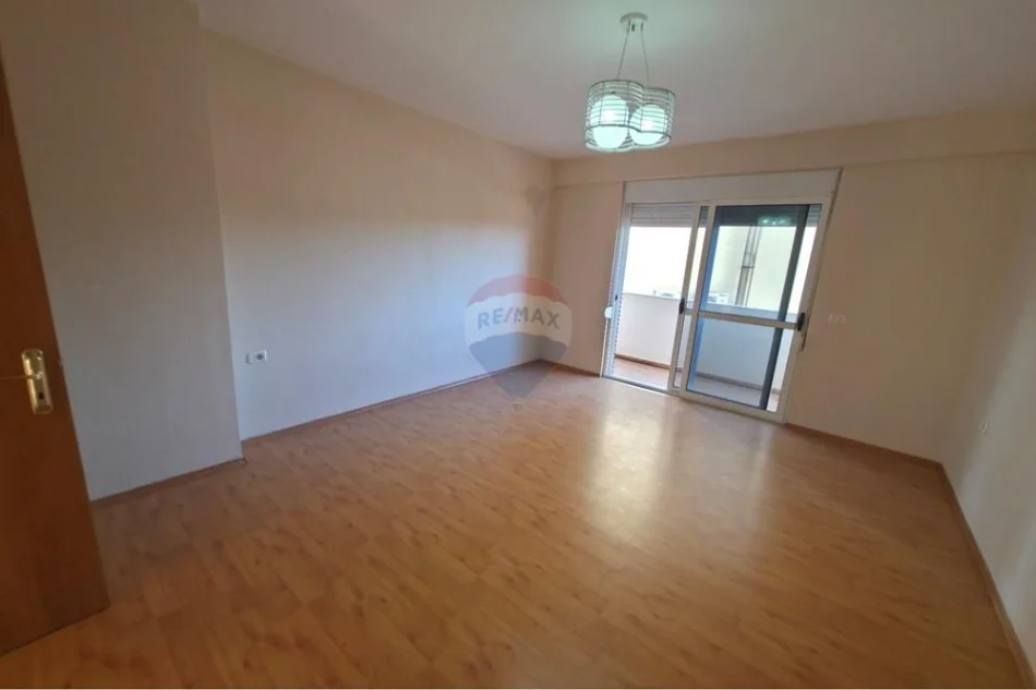 Tirane, jepet me qera apartament 2+1+Ballkon Kati 3, 79 m² 132.000 € (Tregu i Medresese)
