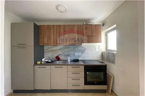 Tirane, jepet me qera apartament 1+1 Kati 4, 60 m² 400 € (Brryli - Materniteti i Ri, Shqipëri)