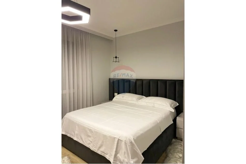 Tirane, jepet me qera apartament 1+1 , 65 m² 900 € (Blloku,Tirane)