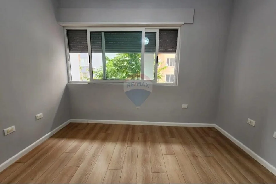 Tirane, jepet me qera apartament 2+1+Ballkon , 104 m² 750 € 