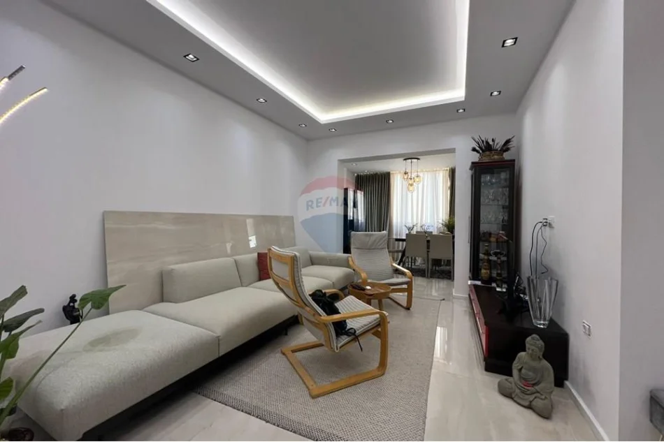 Tirane, jepet me qera apartament 2+1 Kati 4, 100 m² 800 € (tregu cam)