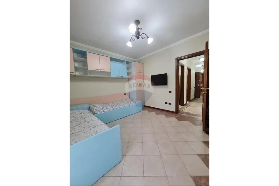 Tirane, shitet apartament 3+1 , 138 m² 295.000 € (Stacioni i Trenit)