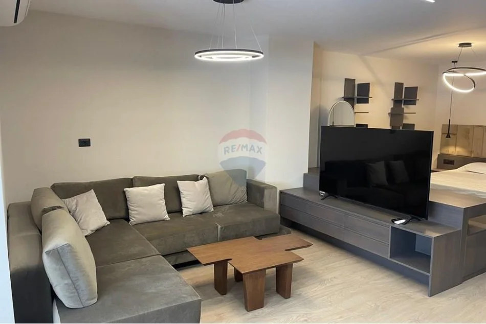 Tirane, jepet me qera apartament 1+1 , 70 m² 650 € 