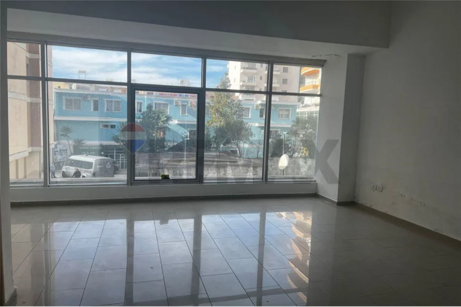 Vlore, shitet ambjent biznesi Kati 2, 33 m² 43.160 € (Rruga Saduk Zotaj, Blv Isamil Qemali, Vlore)