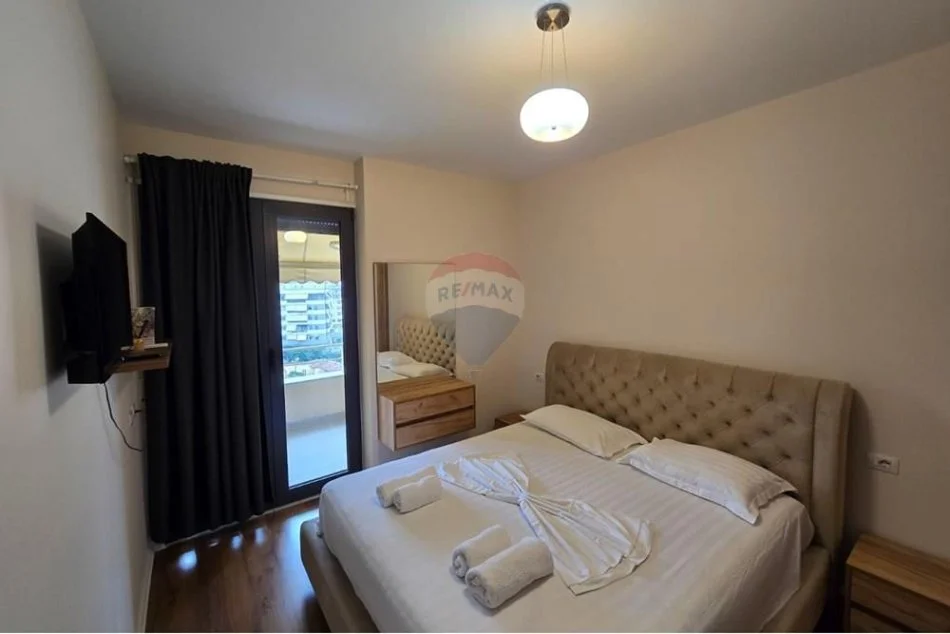 Tirane, jepet me qera apartament 2+1+Ballkon , 100 m² 800 € (Pazar i Ri)