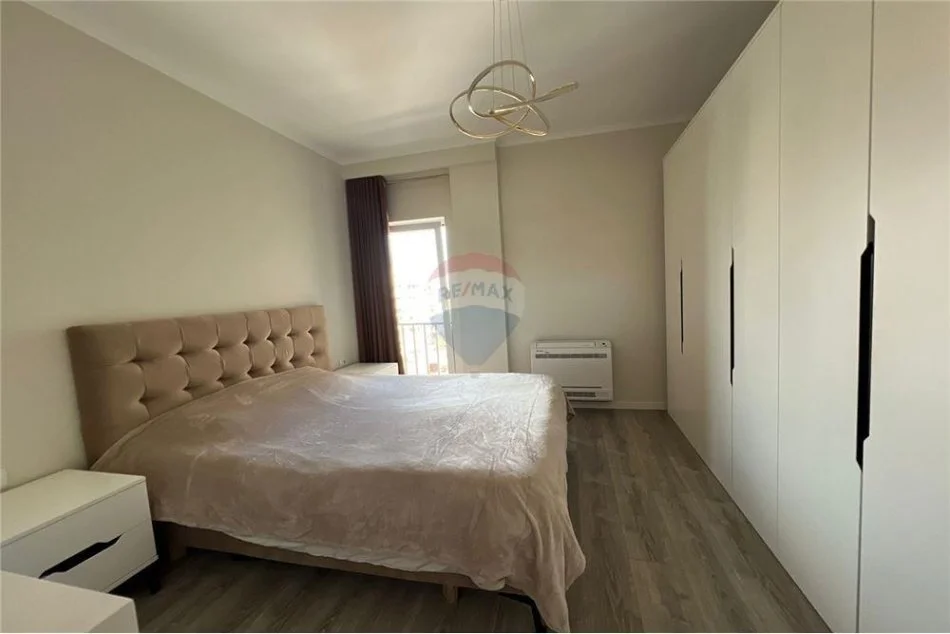 Tirane, jepet me qera apartament 2+1+Ballkon Kati 5, 92 m² 900 € 