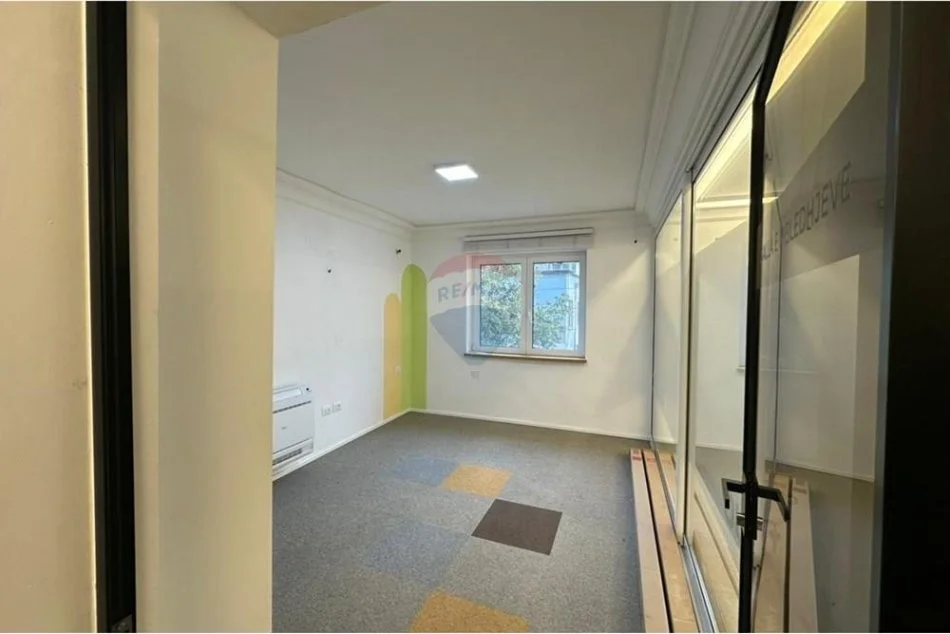 Tirane, jepet me qera zyre , 130 m² 1.500 € (Zogu i Zi)