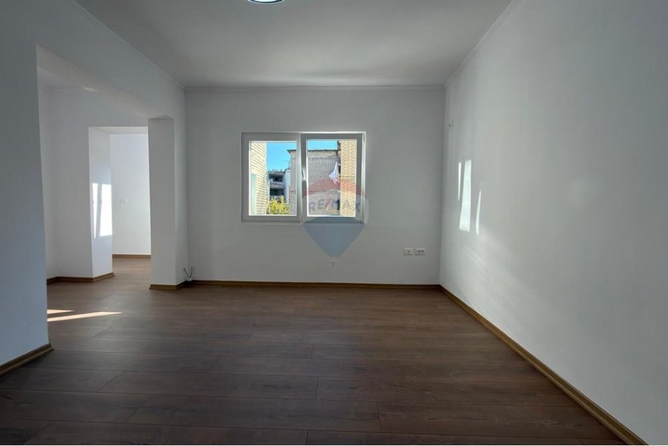 Tirane, shitet apartament 2+1 Kati 4, 77 m² 145.000 € (Sheshi Shtraus, Tiranë(ID: 530181047-532)