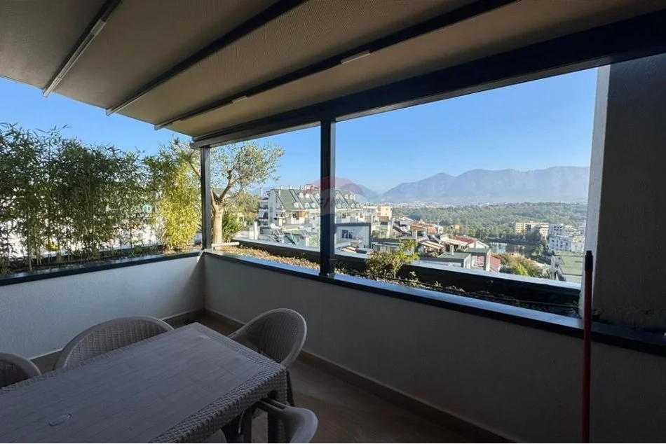 Tirane, jepet me qera apartament 3+1 , 130 m² 1.500 € (Rezidenca FZ)