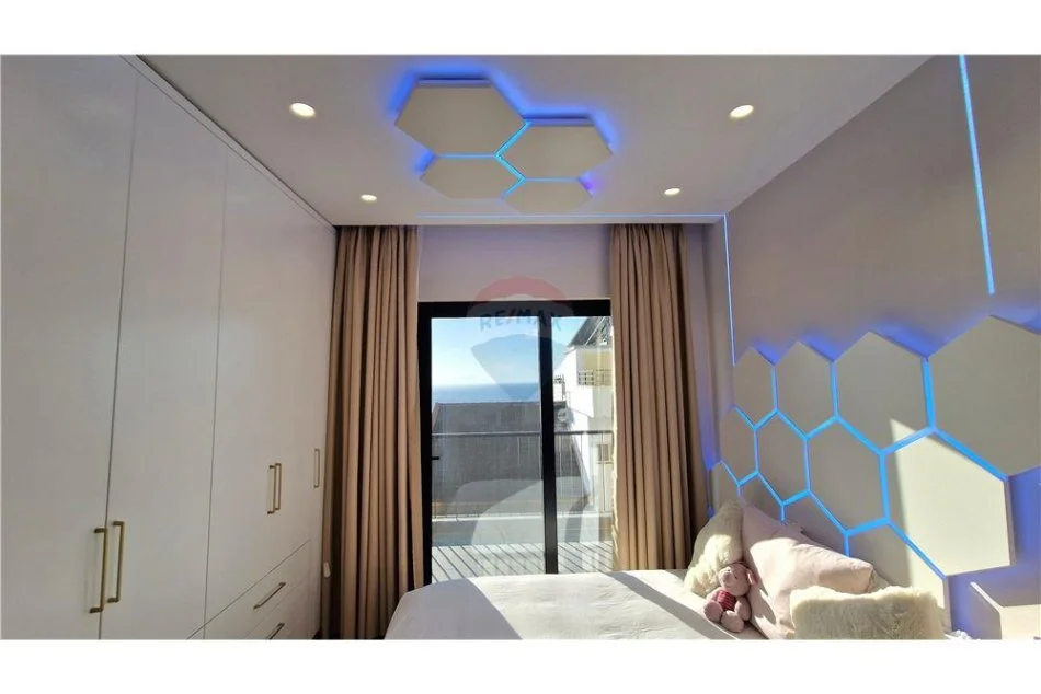 Vlore - Lungomare, shitet apartament 3+1 Kati 3, 115 m² 430.000 € (Uji i Ftohtë, Vlorë)