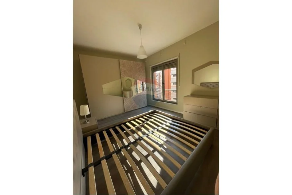 Tirane, jepet me qera apartament 2+1+Ballkon , 125 m² 1.150 € 