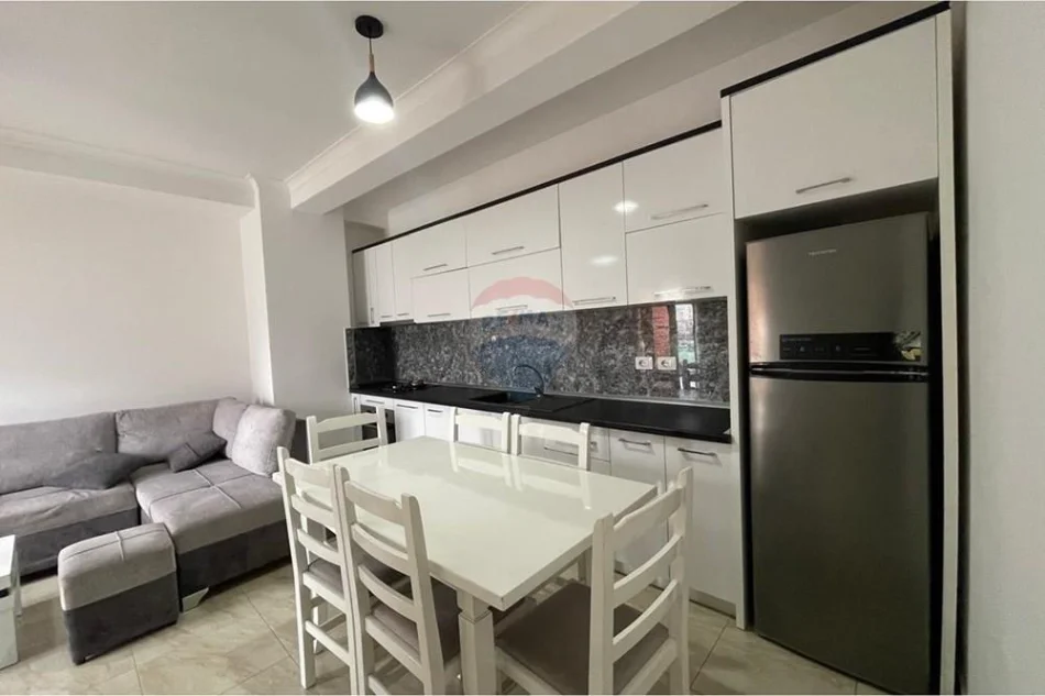 Tirane, jepet me qera apartament 1+1 Kati 3, 52 m² 550 € (Fusha e Aviacionit)