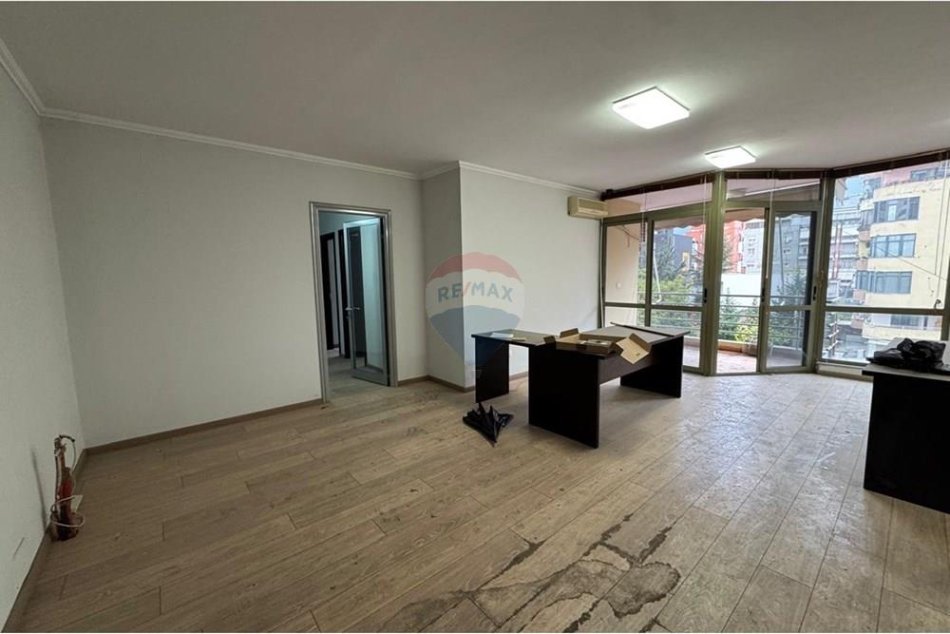 Tirane, shitet apartament 2+1 Kati 3, 103 m² 258.000 € (Rruga Muhamet Gjollesha, Tiranë(ID: 530181003-438)