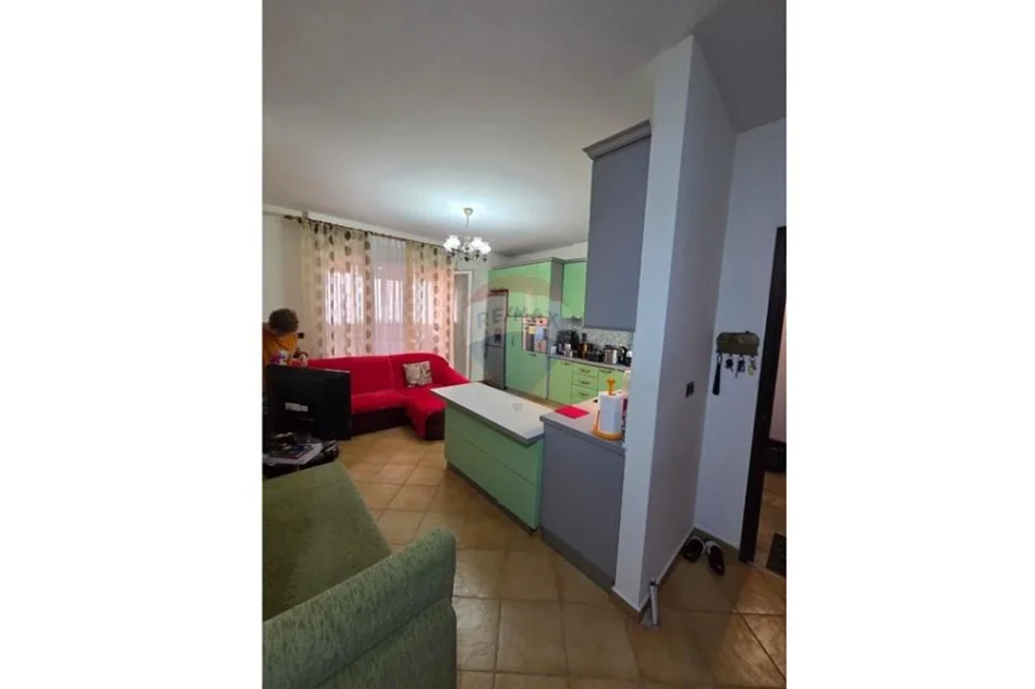 Tirane, shitet apartament 1+1 Kati 1, 175.000 € (PRANE KIKA 1)