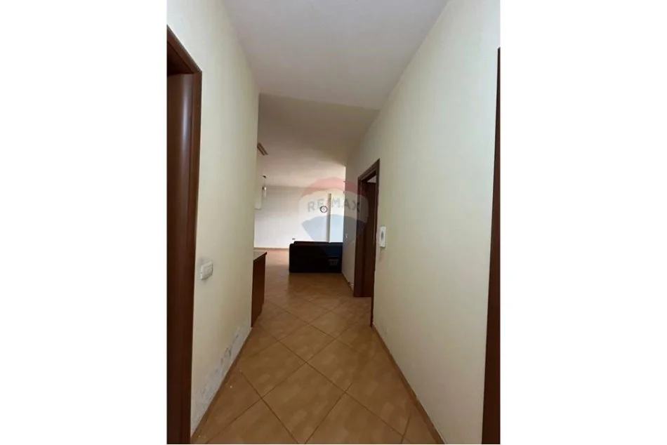 Tirane, jepet me qera apartament 2+1+Ballkon Kati 4, 104 m² 350 € (Rruga Sotir Caci, Tiranë)