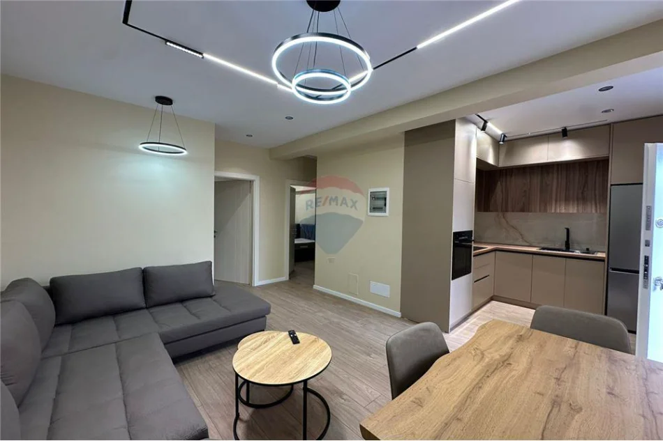 Tirane, jepet me qera apartament , 105 m² 620 € 