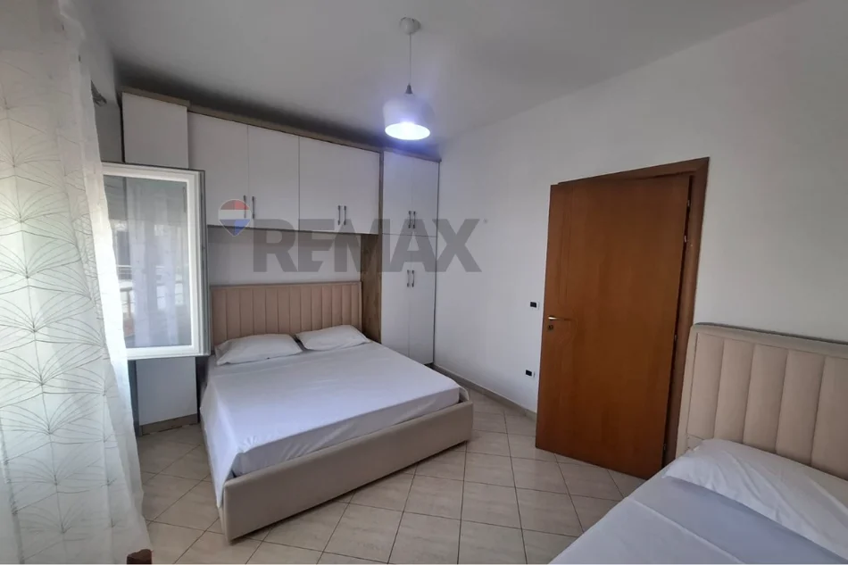 Vlore - Lungomare, jepet me qera apartament 2+1+Ballkon Kati 6, 98 m² 550 € (Rruga Cameria, Lungomare, Vlore)