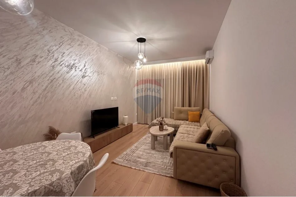 Tirane, jepet me qera apartament 2+1 , 120 m² 1.300 € (rruga e barrikadave)