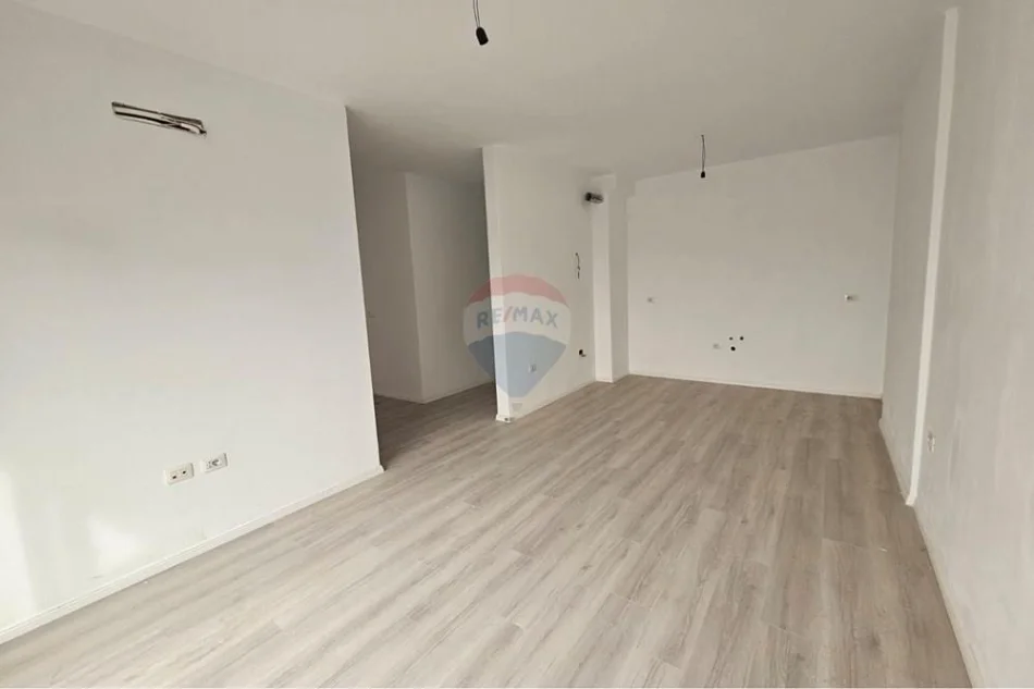Tirane, jepet me qera , 83 m² 680 € 