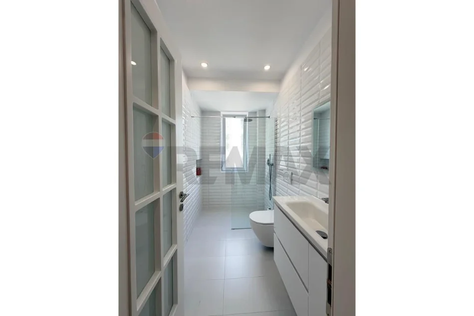Tirane, jap me qera apartament 1+1+Ballkon Kati 3, 75 m² 850 € (Garda- Ish Blloku)