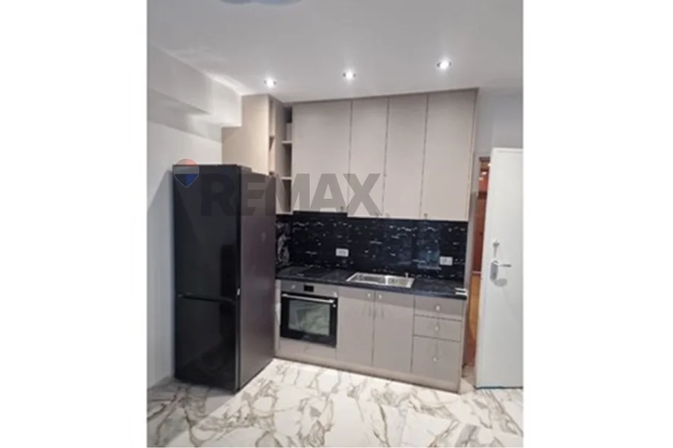 Tirane, jepet me qera 1+1 Kati 7, 70 m² 800 € (Kompleksi Delijorgji)