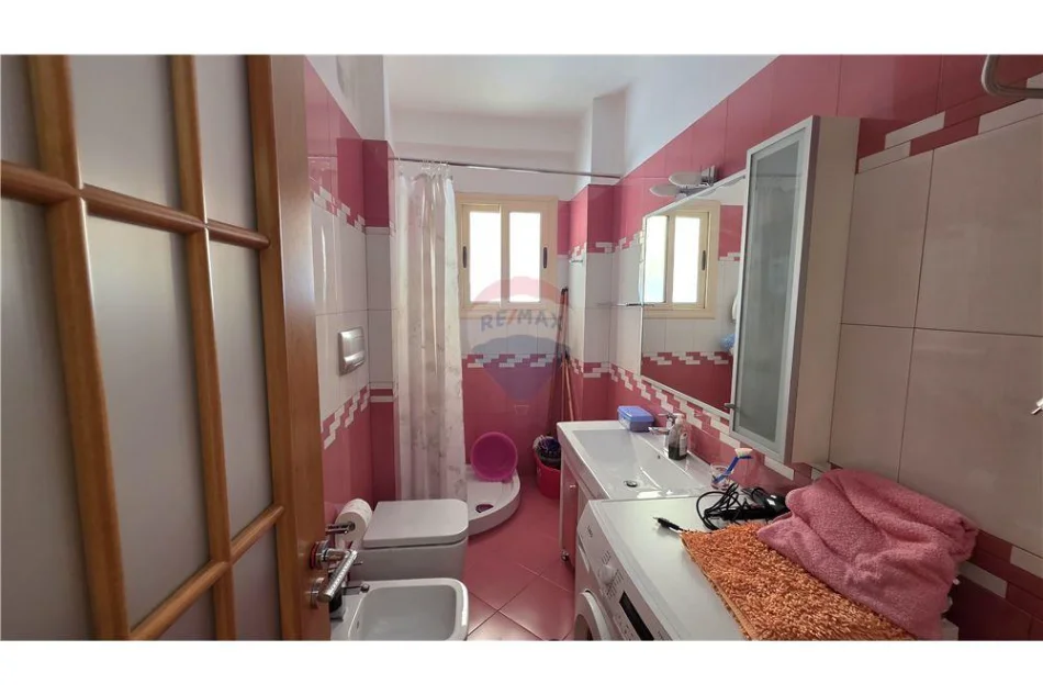 Vlore, shitet apartament 1+1+Ballkon Kati 3, 92 m² 157.000 € (Rruga Dhimitër Konomi, Vlore)