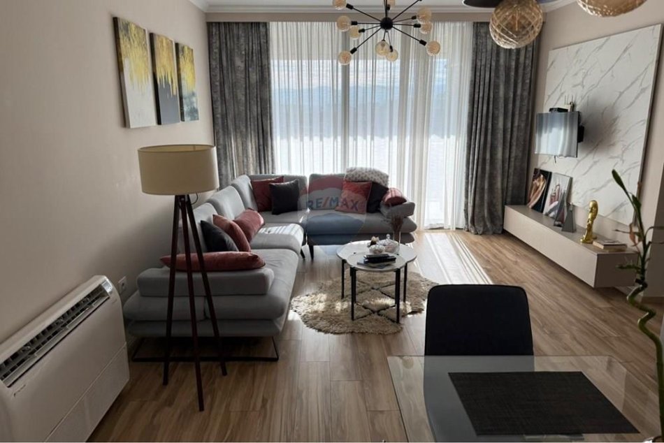 Tirane, jepet me qera apartament 2+1 Kati 8, 104 m² 850 € (Fiori di bosko)