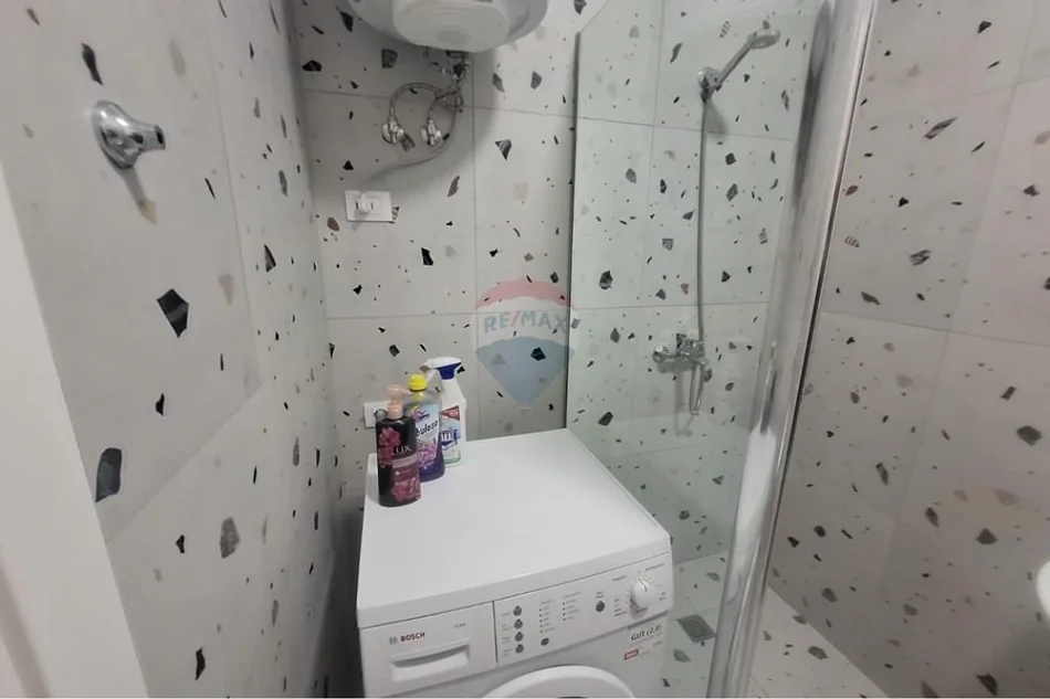 Tirane, jepet me qera apartament 1+1 Kati 1, 67 m² 450 € 