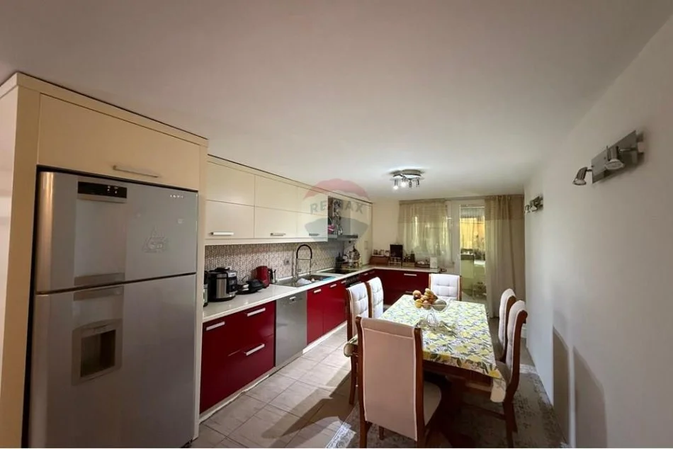 Tirane, jepet me qera apartament 3+1+Aneks+Ballkon Kati 6, 234 m² 1.500 € (liqeni i thate)