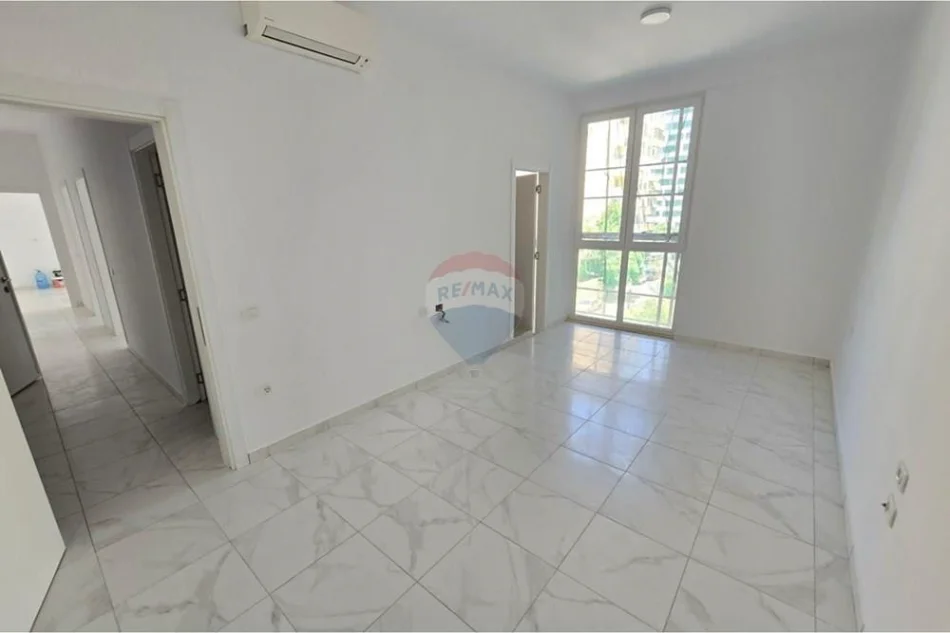 Tirane, jepet me qera , 111 m² 1.065 € (Square 21)