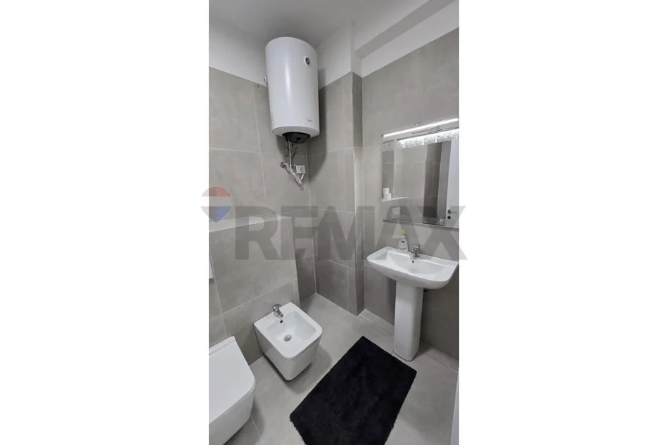 Tirane, jepet me qera apartament 1+1+Ballkon Kati 2, 65 m² 450 € (Univers City)