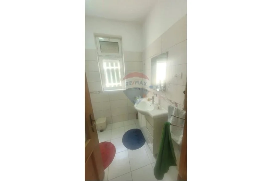 Tirane, jepet me qera apartament 1+1 , 64 m² 450 € 