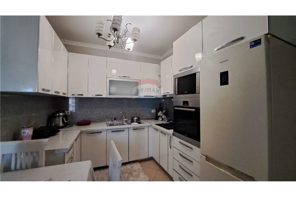 Vlore, shitet apartament 3+1+Ballkon Kati 7, 136 m² 210.000 € (Rruga Misto Mele, Vlore (Tregu Orizit))