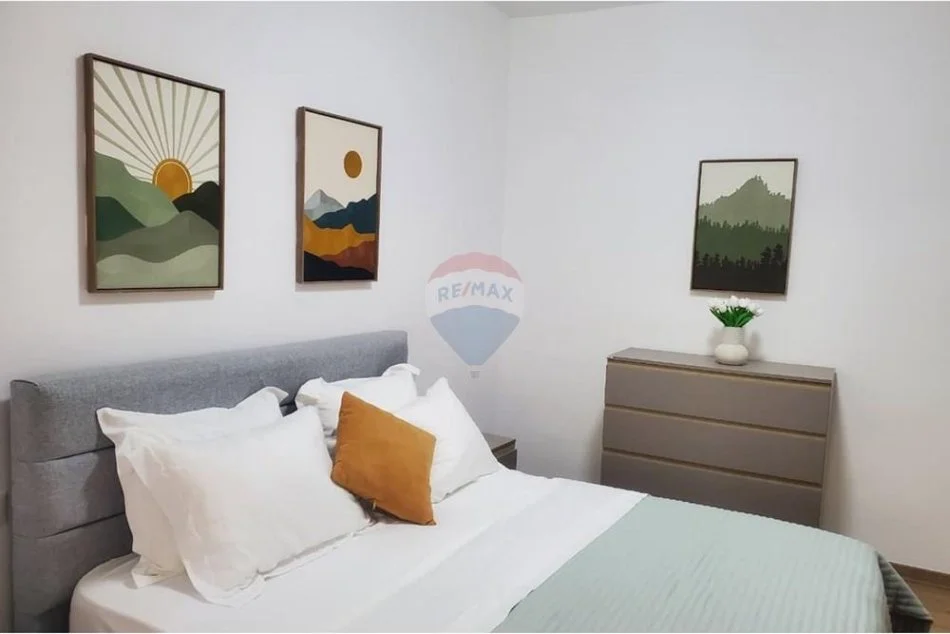 Tirane, jepet me qera apartament 2+1 , 100 m² 850 € (Rruga e Duresit)