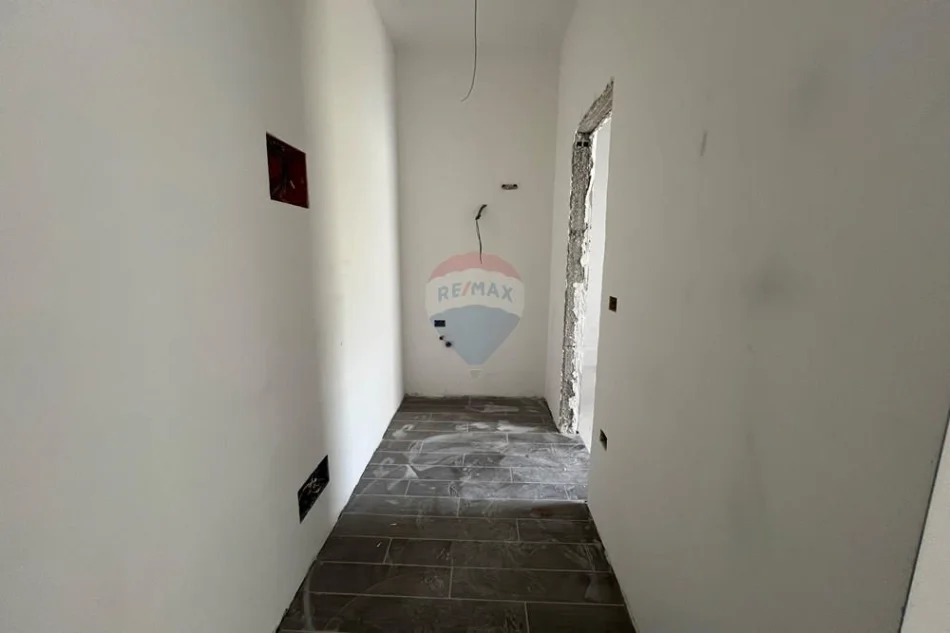 Vlore, shitet garsonier 1+1 , 46 m² 119.500 € (Rruga Dhimitër Konomi, Vlore)