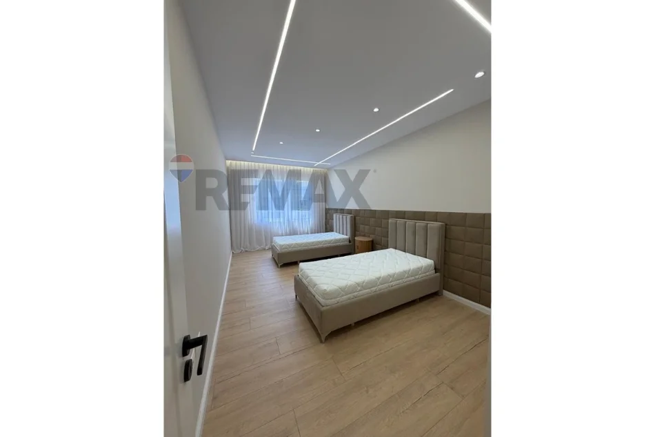 Tirane, shitet apartament 2+1 , 114 m²  (Yzberisht)